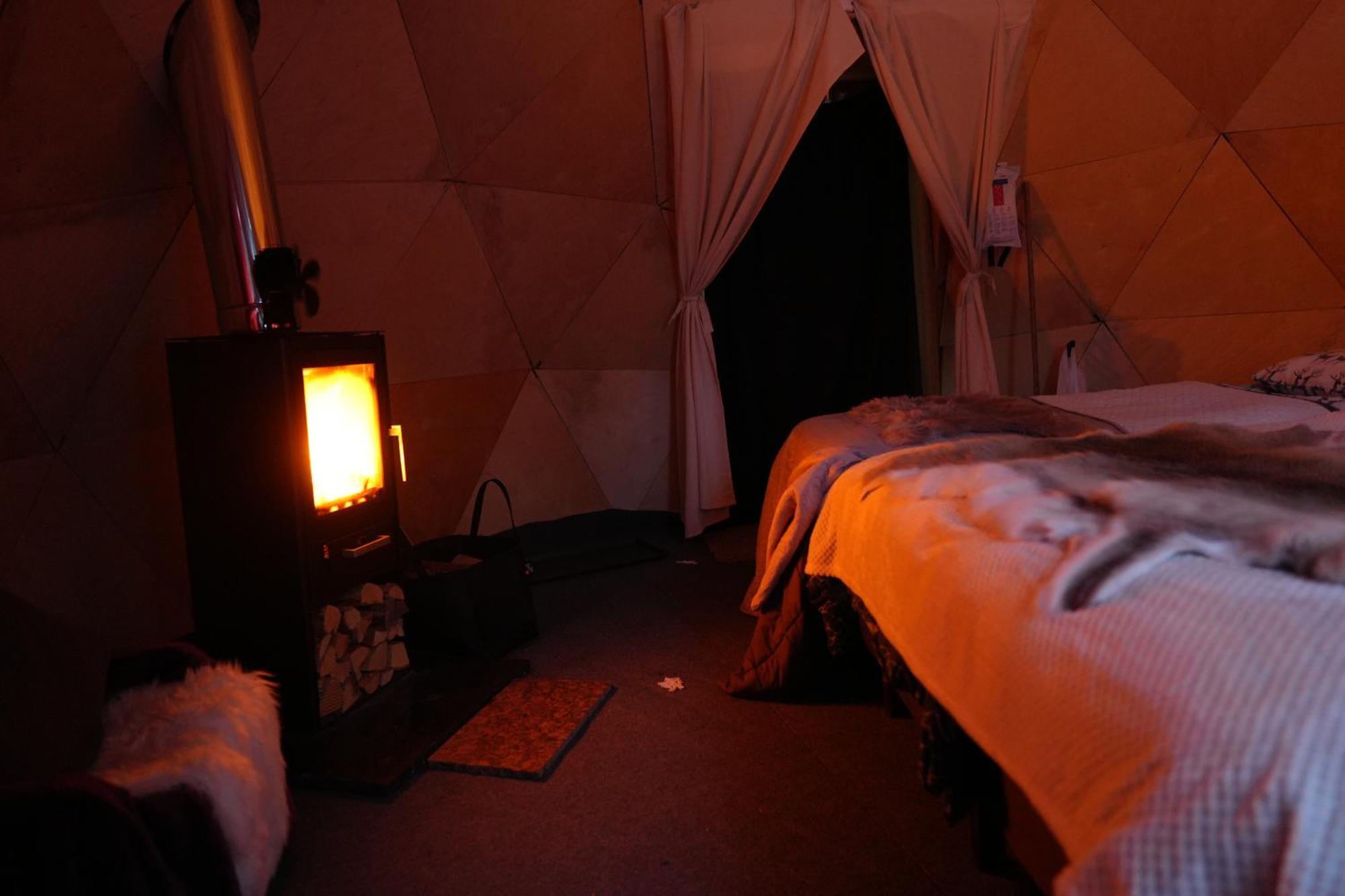 Aurora Igloo Fireplace-Heated Tents In A Secret Forest With Private Jacuzzi And Shared Sauna Bathroom And Dog Friendly روفانييمي المظهر الخارجي الصورة