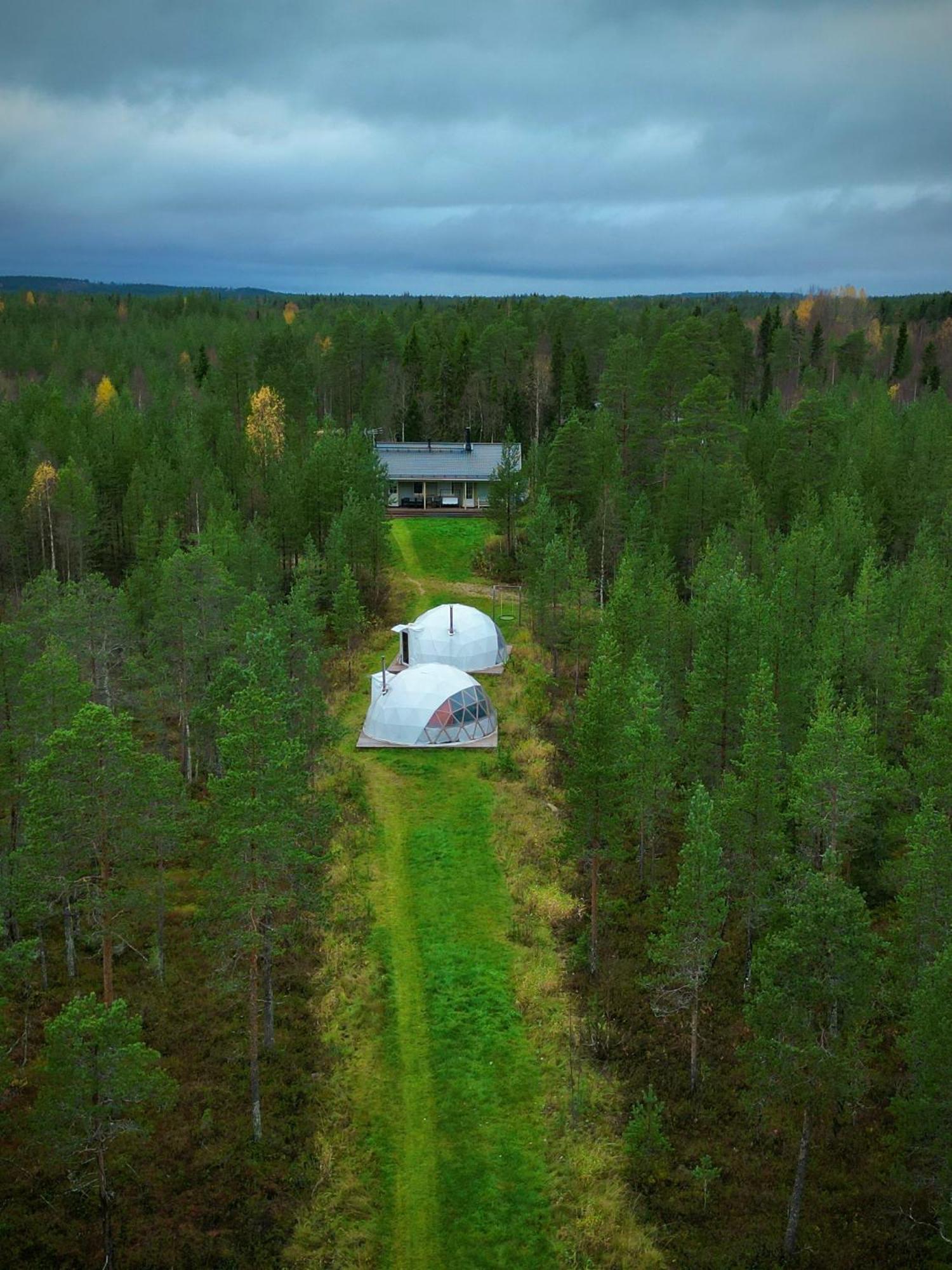 Aurora Igloo Fireplace-Heated Tents In A Secret Forest With Private Jacuzzi And Shared Sauna Bathroom And Dog Friendly روفانييمي المظهر الخارجي الصورة