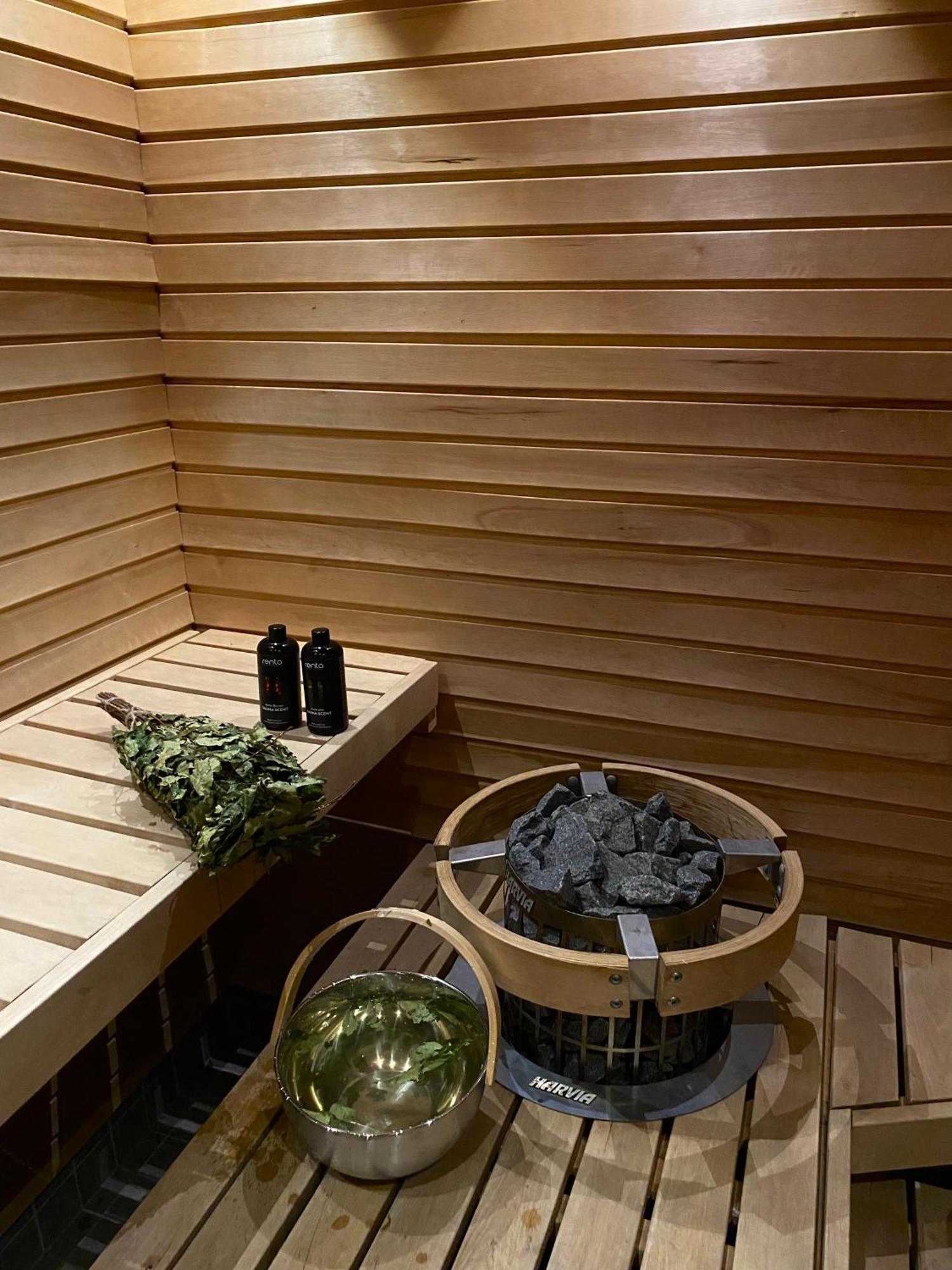 Aurora Igloo Fireplace-Heated Tents In A Secret Forest With Private Jacuzzi And Shared Sauna Bathroom And Dog Friendly روفانييمي المظهر الخارجي الصورة